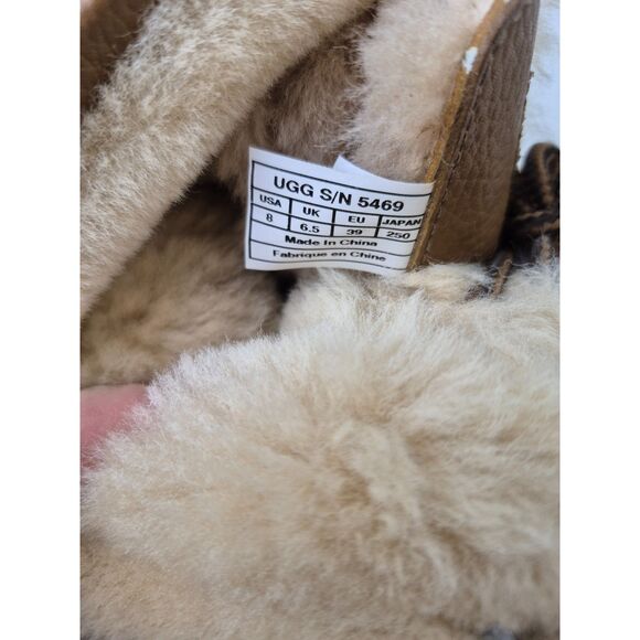 UGG Women's Chestnut Brown Adirondack Boot II Tipped Size 8 US 5469 - Picture 8 of 8